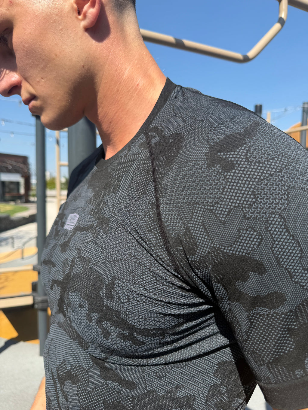 Dumbbell Shoot Compression Tee