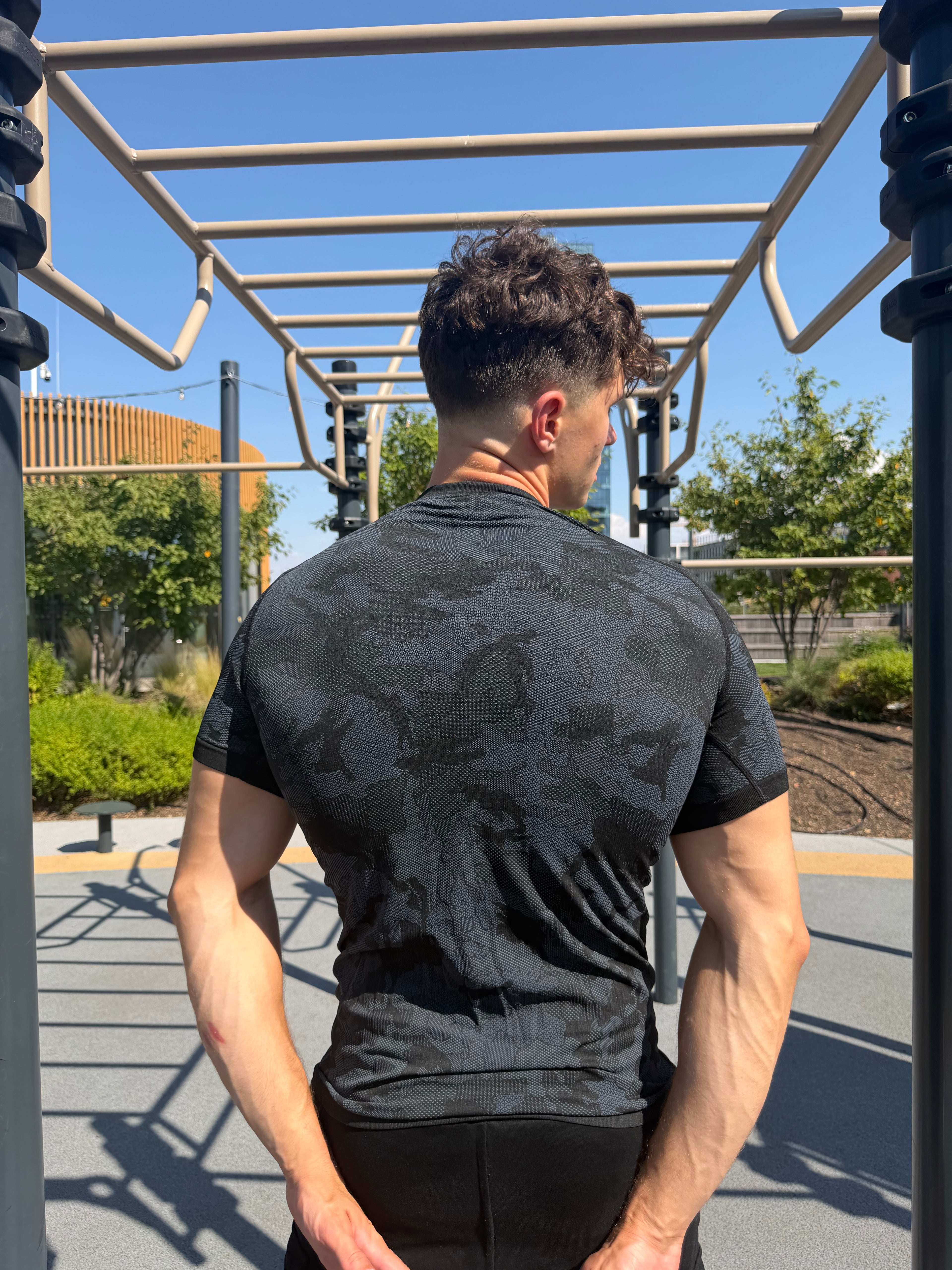 Dumbbell Shoot Compression Tee